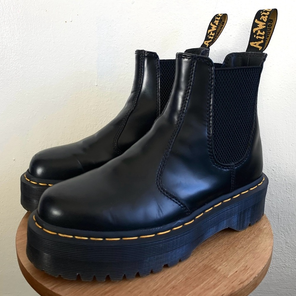 2976 Smooth Black Leather Platform Quad Chelsea Boots